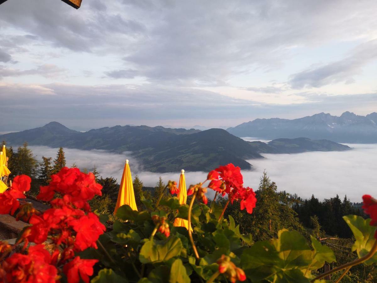 Hocheckhuette On Top Of The Kitzbuehel Hahnenkamm Mountain Kitzbuhel Exterior photo